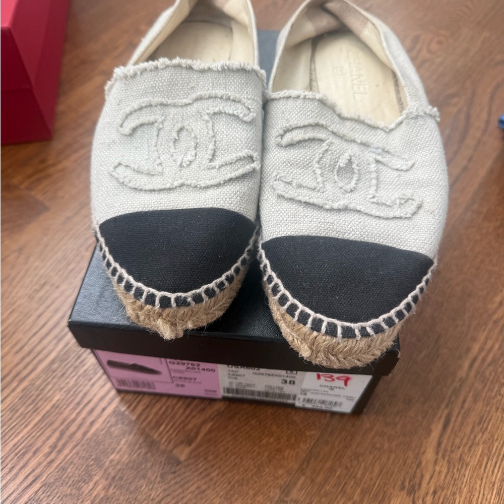 Chanel Women's Black and Cream Espadrilles